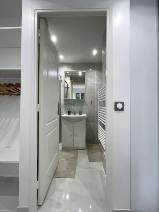 Appartement Cosy Et Moderne Proche De Disneyland Bussy-Saint-Georges Luaran gambar
